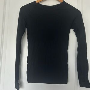 Black lululemon Swiftly Relaxed Long-Sleeve Shirt
Hip Length